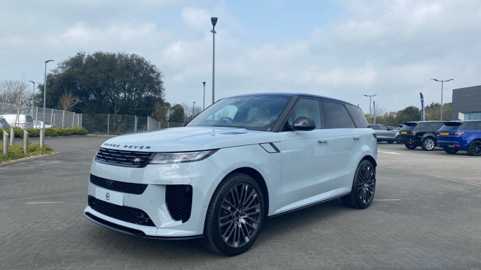 Land Rover Range Rover Sport 4.4 P635 V8 SV 5dr Auto Petrol Estate - Image 20